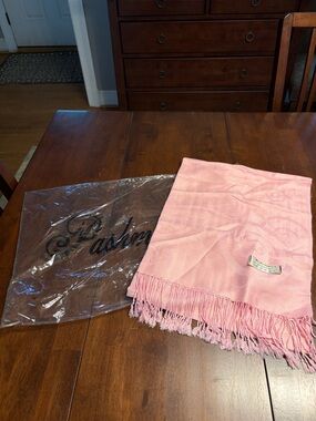 NEW/Never worn pashmina Pink Fringed wrap Scarf